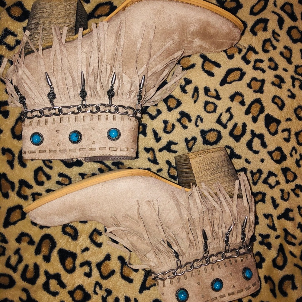 Cream Fringe Booties size 9.5 excellent condition